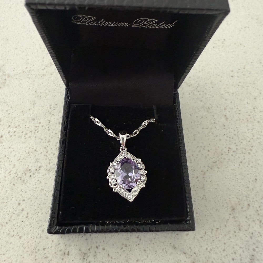 NWOT-Elegant Silver and Purple Pendant Necklace - Picture 2 of 5